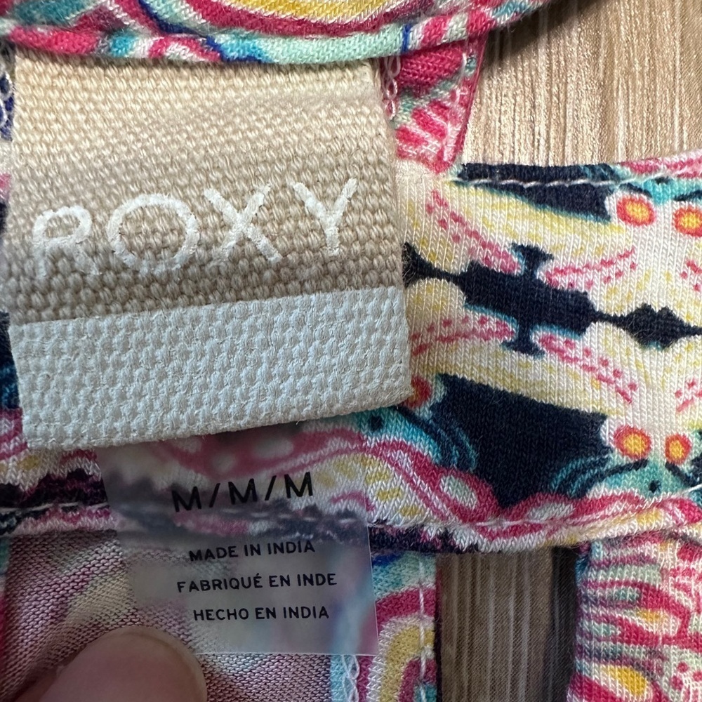 🛍️Roxy colorful dress no sleeves size medium. - Picture 7 of 7